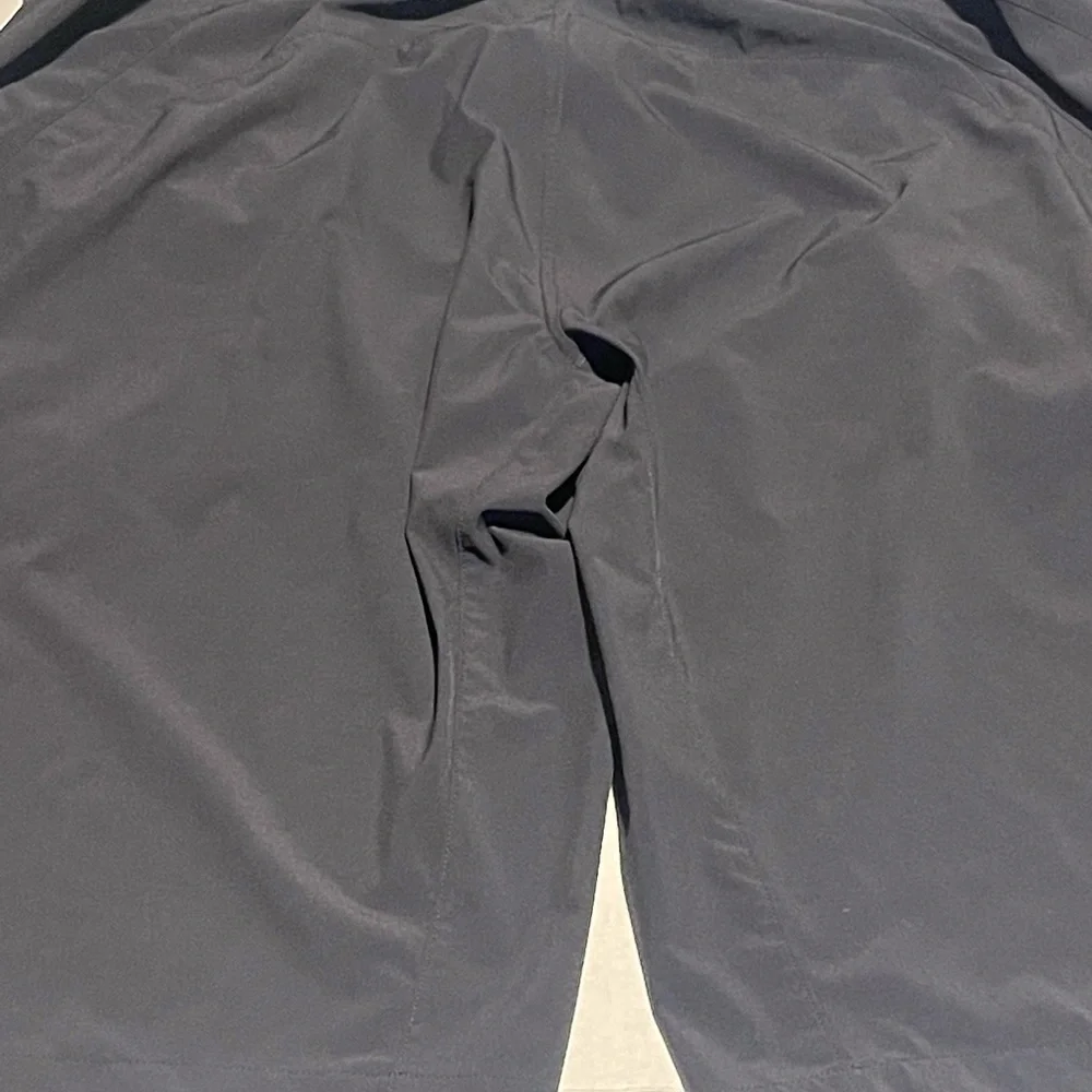 Speacialized shorts mens size 44 black EUC‎